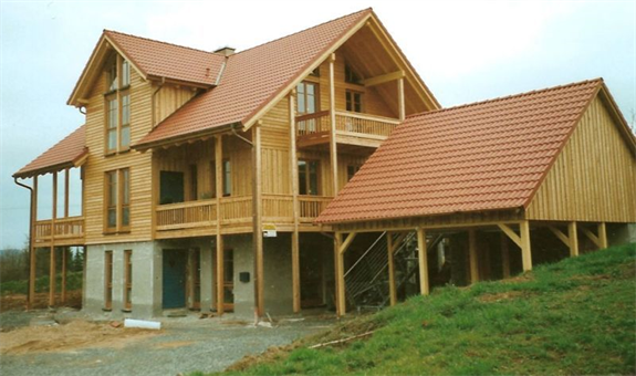 Beispielarbeit von Röhrlein Zimmerei-Bedachungen-Holzhäuser - veröffentlicht auf Dachdecker.com
